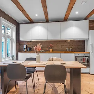  Apartment Four-story House! Newly Renovated! Norway